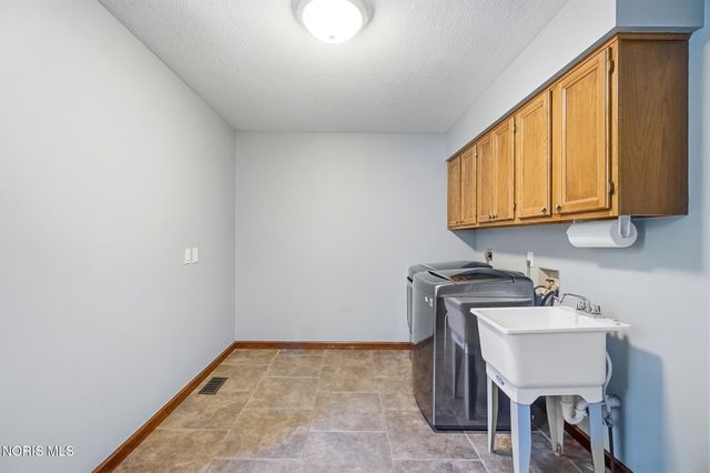 7231 Whispering Oak Drive, Sylvania, OH 43560