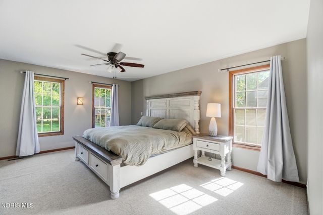 7231 Whispering Oak Drive, Sylvania, OH 43560