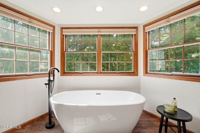 7231 Whispering Oak Drive, Sylvania, OH 43560