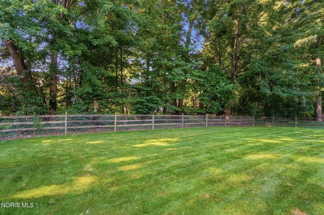 7231 Whispering Oak Drive, Sylvania, OH 43560