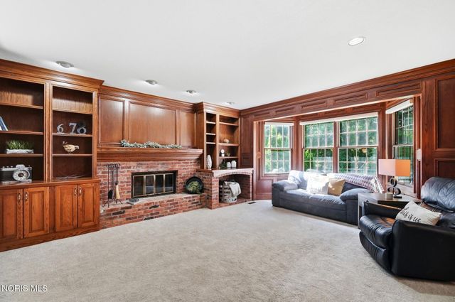 7231 Whispering Oak Drive, Sylvania, OH 43560