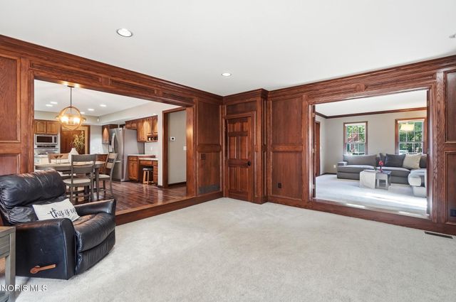 7231 Whispering Oak Drive, Sylvania, OH 43560