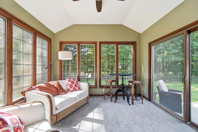 7231 Whispering Oak Drive, Sylvania, OH 43560