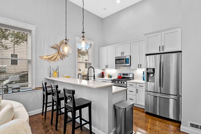 85 Bridge St 3, Salem, MA 01970