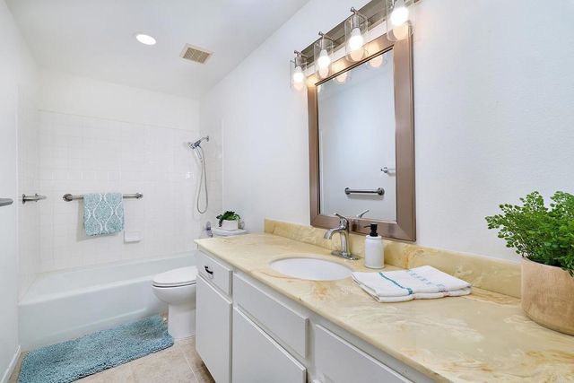 1128 Calle Del Baston, San Marcos, CA 92078