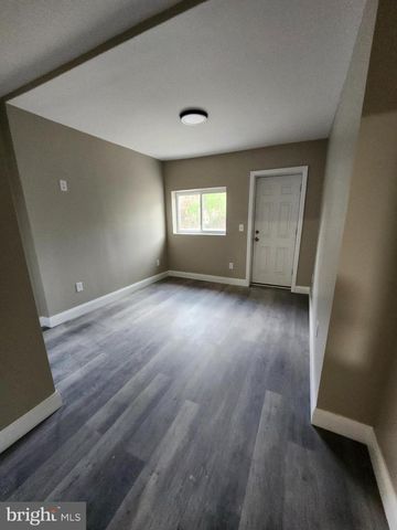 107 WALNUT AVE, Trenton, NJ 08609
