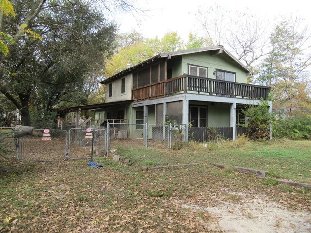 242 Club Park Court, East Tawakoni, TX 75472