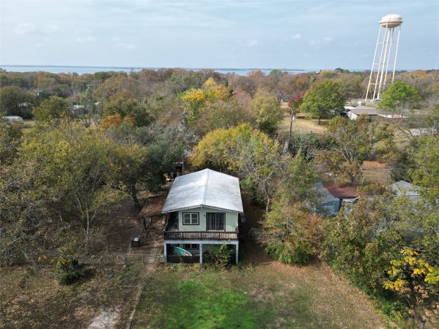 242 Club Park Court, East Tawakoni, TX 75472