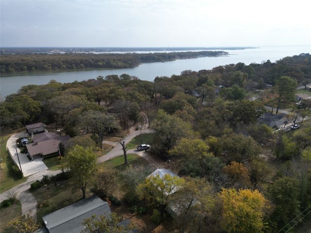 242 Club Park Court, East Tawakoni, TX 75472