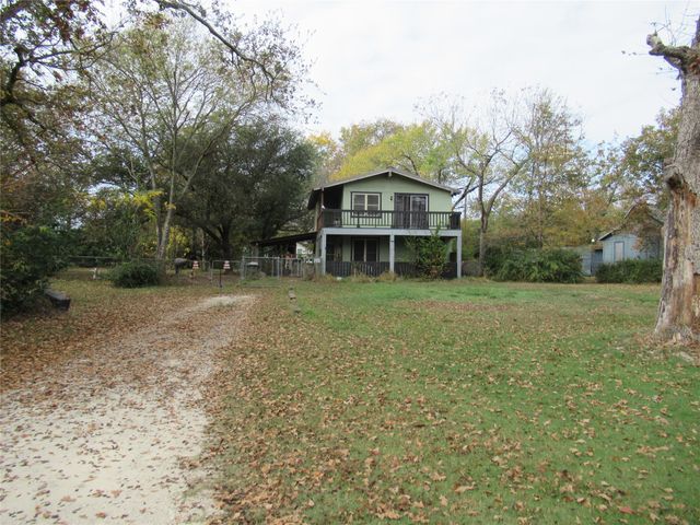 242 Club Park Court, East Tawakoni, TX 75472