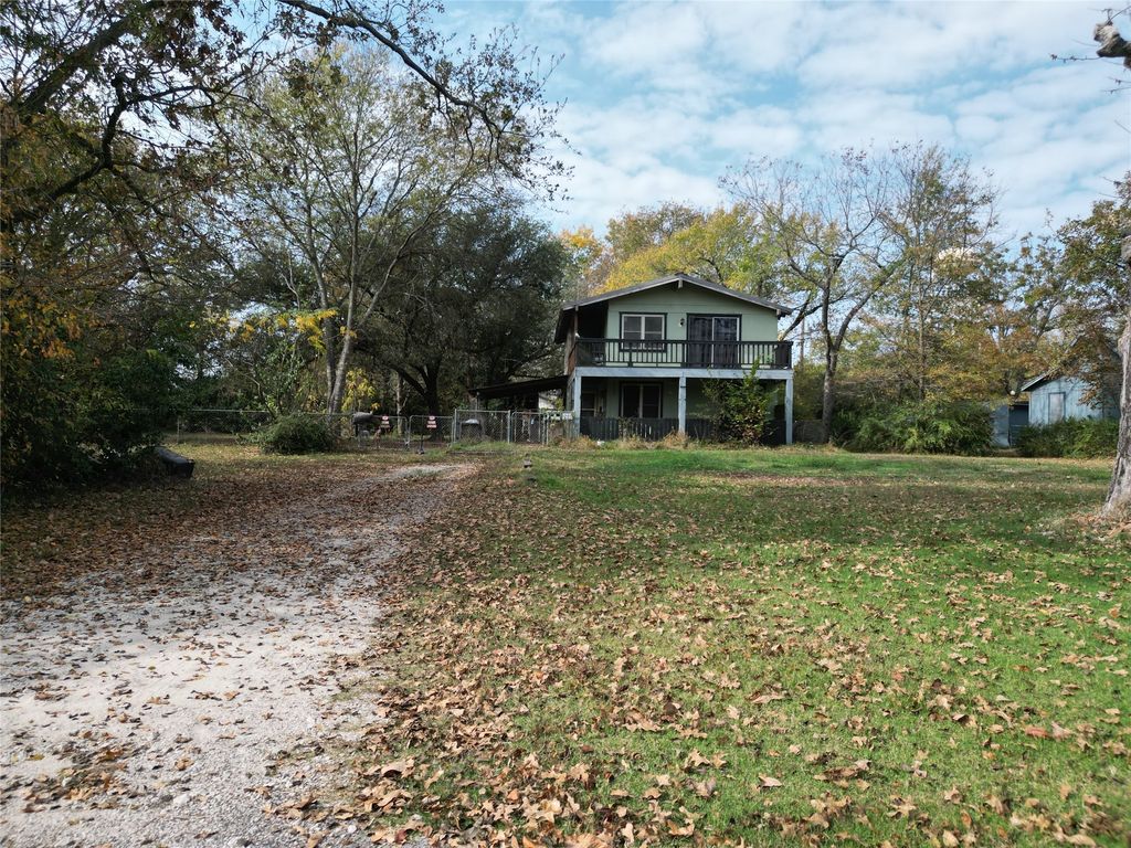 242 Club Park Court, East Tawakoni, TX 75472