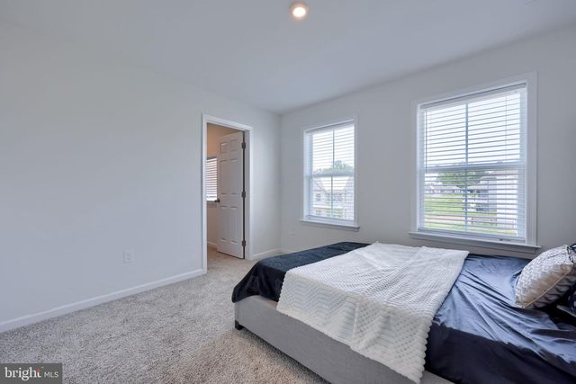 1111 GROFF LN, Lancaster, PA 17601