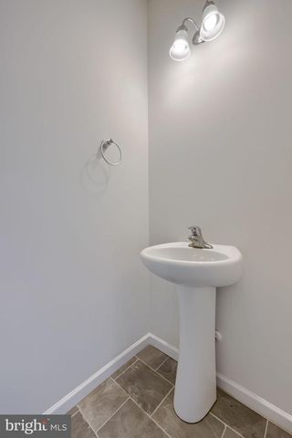 1111 GROFF LN, Lancaster, PA 17601