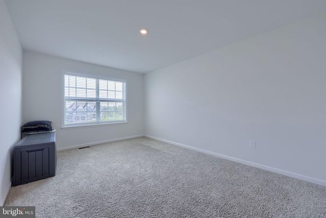 1111 GROFF LN, Lancaster, PA 17601