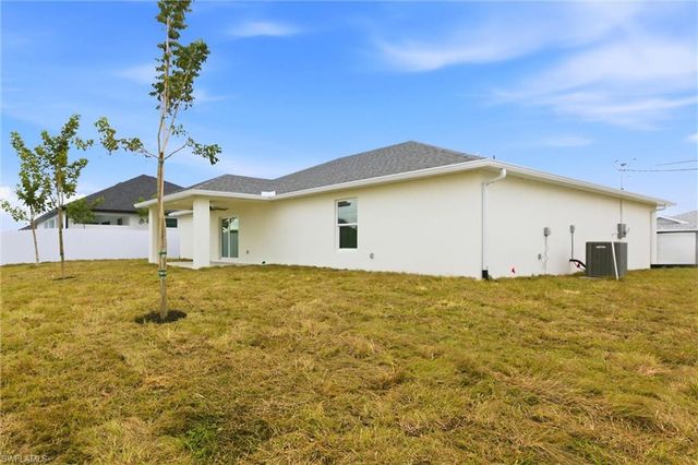 1029 NE 13th PL, Cape Coral, FL 33909