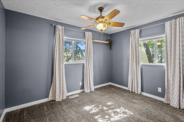 21 N 36TH Street, Council Bluffs, IA 51501