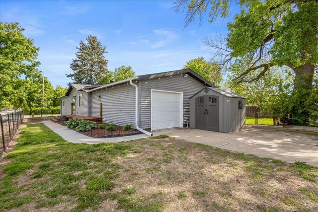 21 N 36TH Street, Council Bluffs, IA 51501