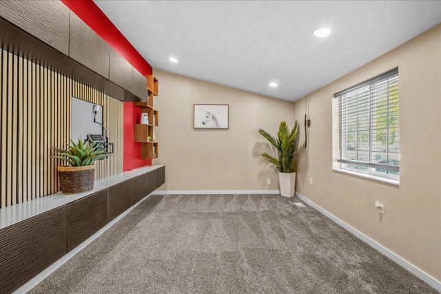 21 N 36TH Street, Council Bluffs, IA 51501
