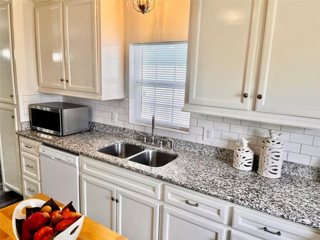 106 N Eastwood Street, Houston, TX 77011