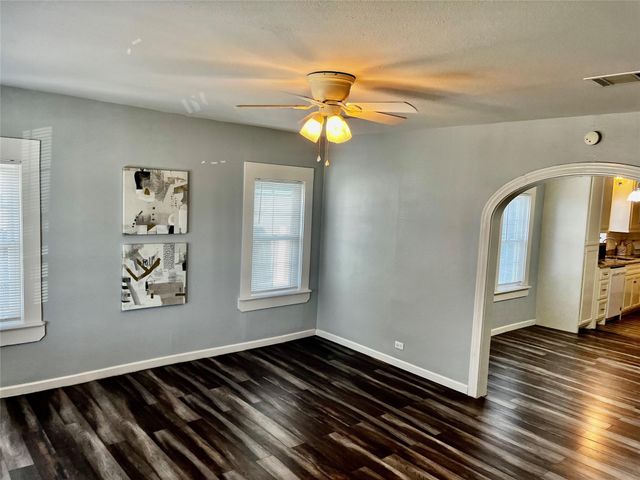 106 N Eastwood Street, Houston, TX 77011