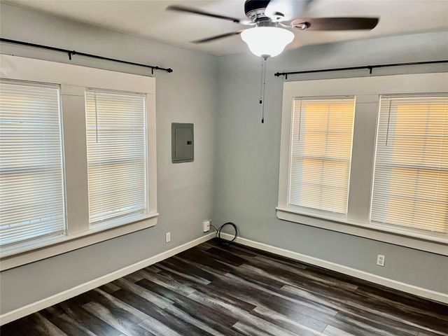 106 N Eastwood Street, Houston, TX 77011