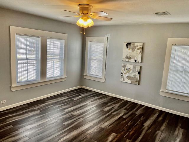 106 N Eastwood Street, Houston, TX 77011