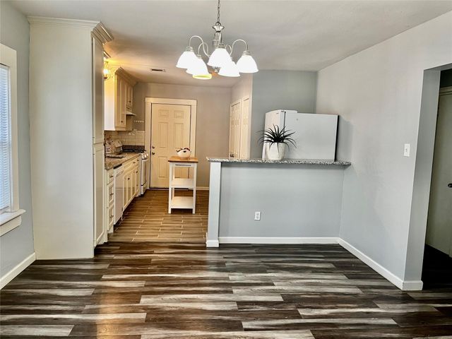 106 N Eastwood Street, Houston, TX 77011