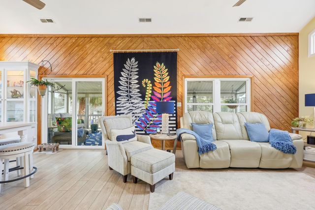 404 29th Ave. N, North Myrtle Beach, SC 29582