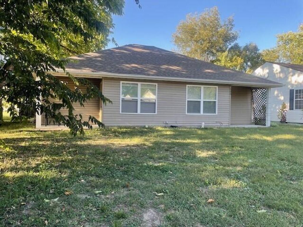 505A AND B W WALNUT ST, Fayette, MO 65248