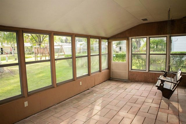 1255 APRIL LANE, Green Bay, WI 54304