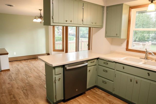 1255 APRIL LANE, Green Bay, WI 54304
