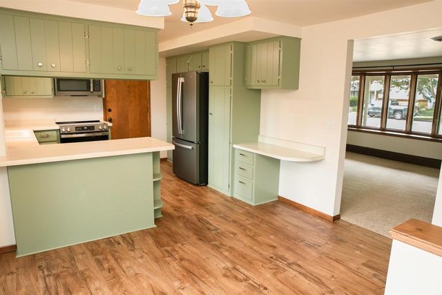 1255 APRIL LANE, Green Bay, WI 54304