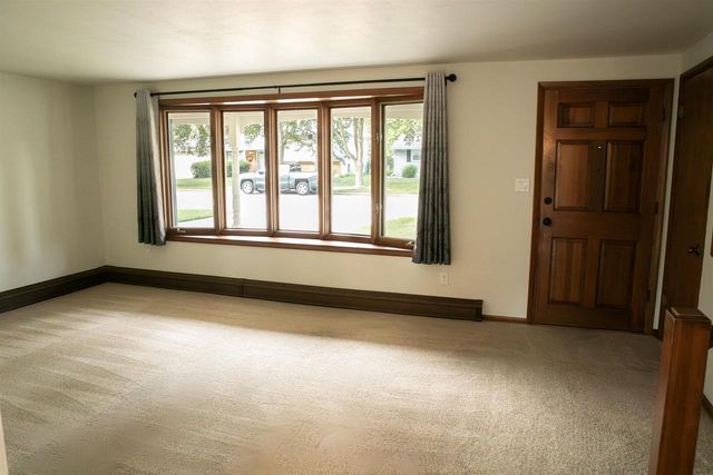 1255 APRIL LANE, Green Bay, WI 54304