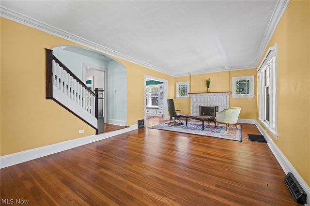3363 E Scarborough Road, Cleveland Heights, OH 44118