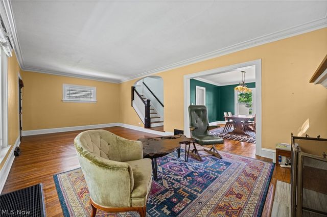 3363 E Scarborough Road, Cleveland Heights, OH 44118