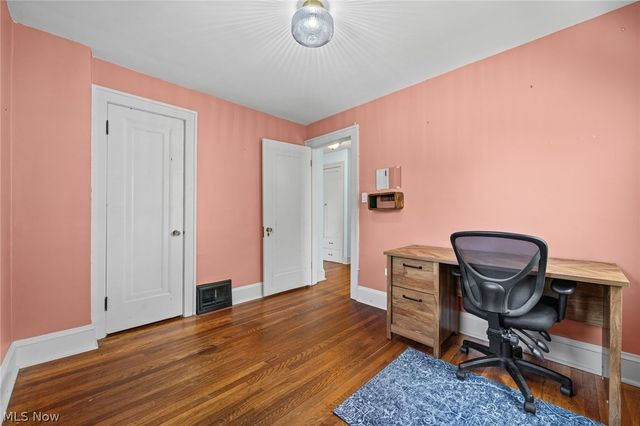 3363 E Scarborough Road, Cleveland Heights, OH 44118