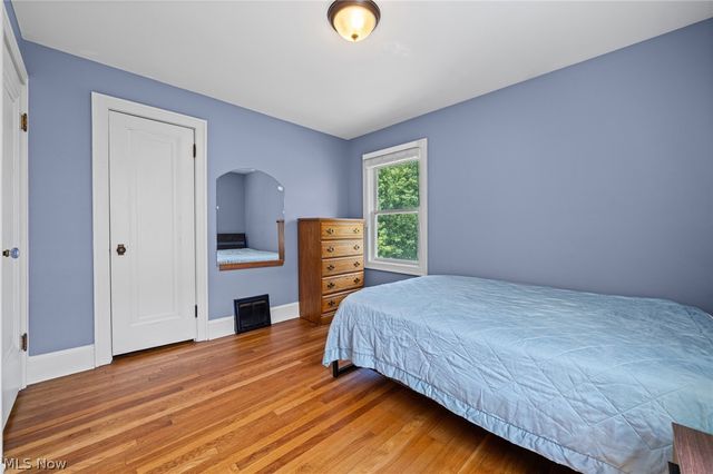 3363 E Scarborough Road, Cleveland Heights, OH 44118