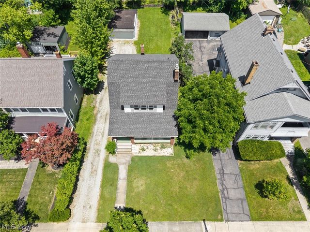3363 E Scarborough Road, Cleveland Heights, OH 44118