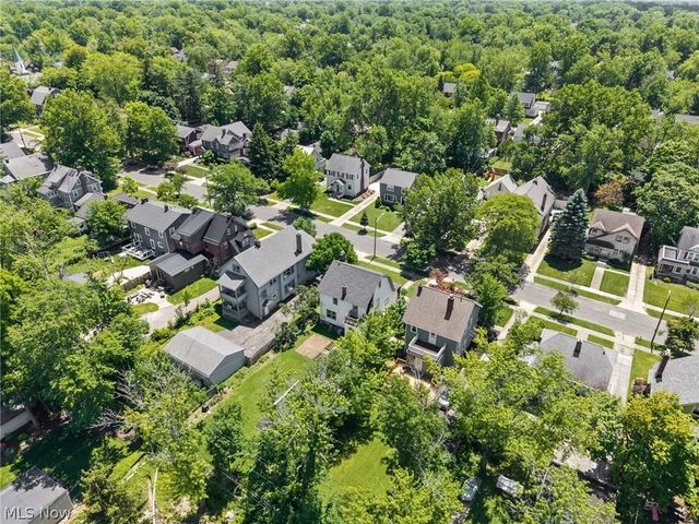 3363 E Scarborough Road, Cleveland Heights, OH 44118