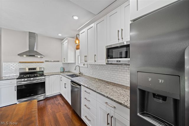 3363 E Scarborough Road, Cleveland Heights, OH 44118