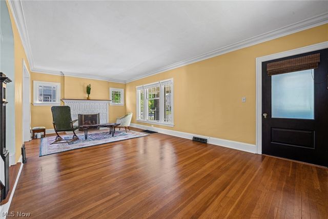 3363 E Scarborough Road, Cleveland Heights, OH 44118