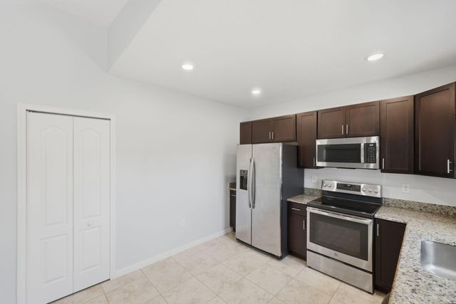 2350 SE Calcutta Circle, Port St. Lucie, Port St Lucie, FL 34952