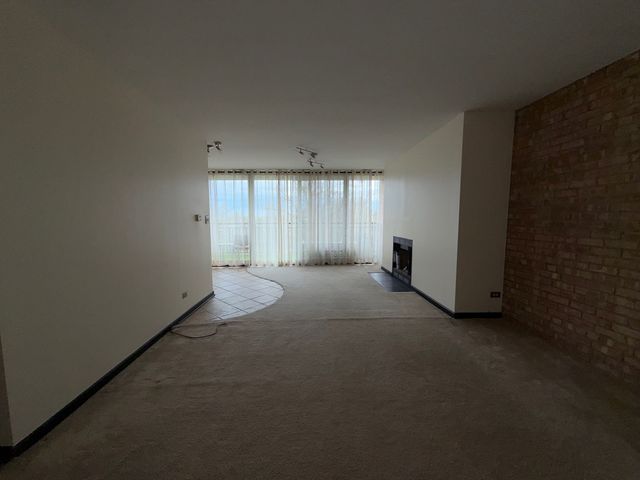 6010 Oakwood Drive 5E, Lisle, IL 60532