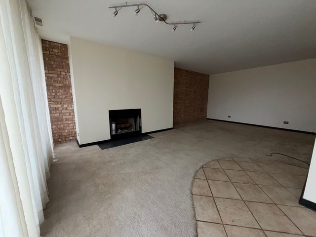 6010 Oakwood Drive 5E, Lisle, IL 60532