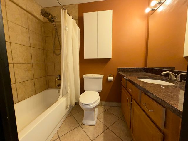 6010 Oakwood Drive 5E, Lisle, IL 60532