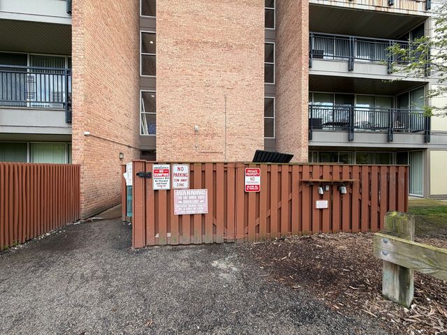 6010 Oakwood Drive 5E, Lisle, IL 60532