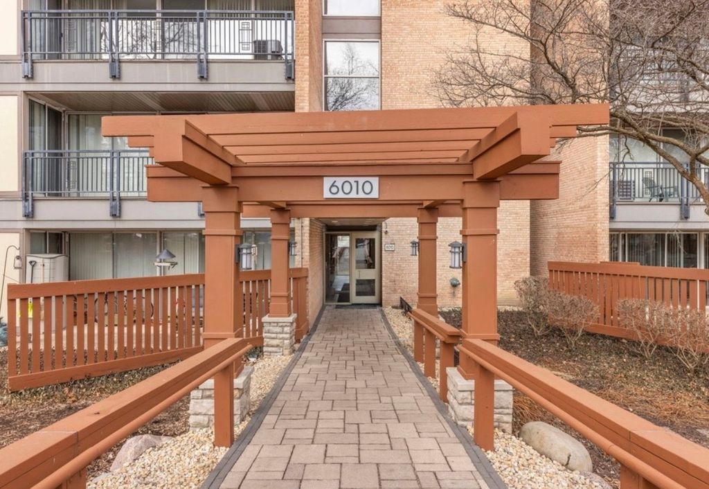 6010 Oakwood Drive 5E, Lisle, IL 60532