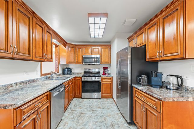 6940 Olympic Drive, Bridgeview, IL 60455