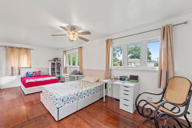 6940 Olympic Drive, Bridgeview, IL 60455
