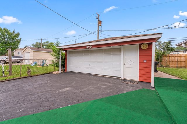 6940 Olympic Drive, Bridgeview, IL 60455